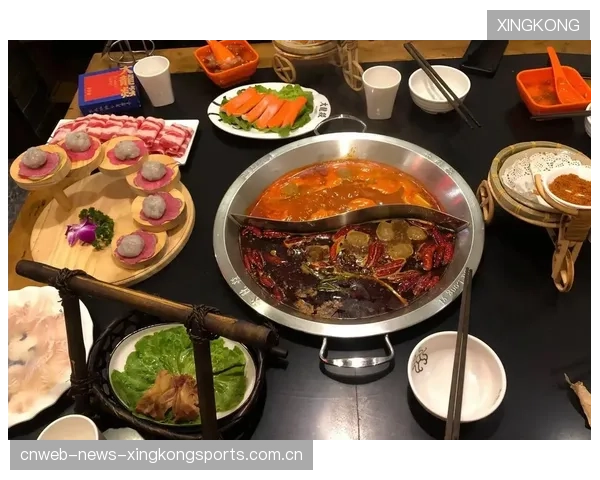 世界冠军带全队吃火锅庆祝：团结拼搏的味道与胜利的火热